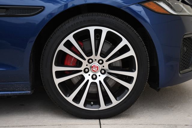 Used 2022 Jaguar XF R-Dynamic SE image 33