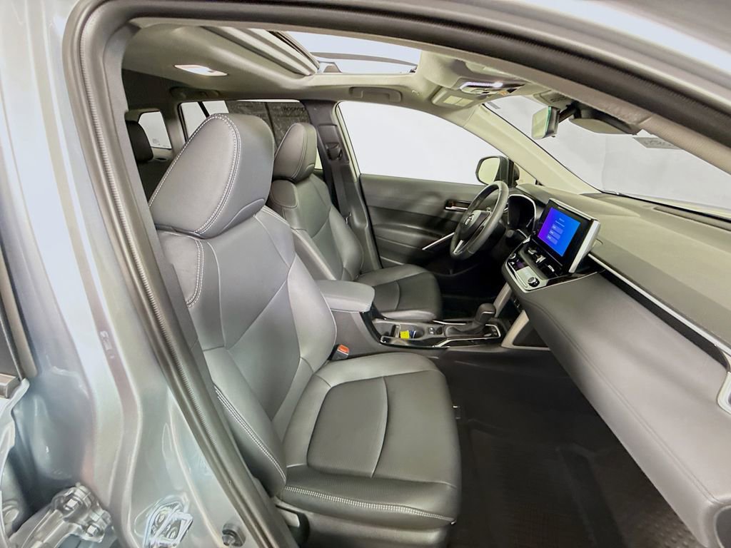 Certified 2025 Toyota Corolla Cross XLE image 27