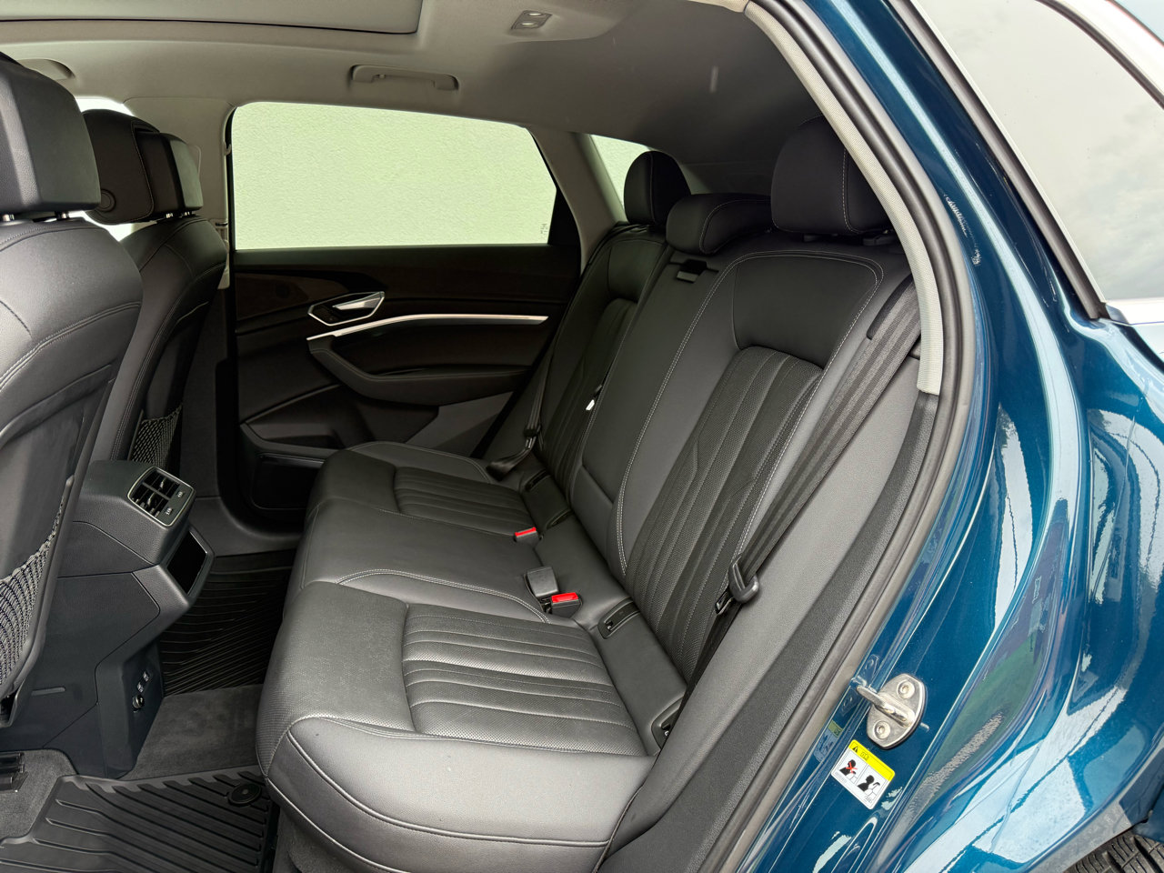 Used 2019 Audi e-tron Premium Plus image 4