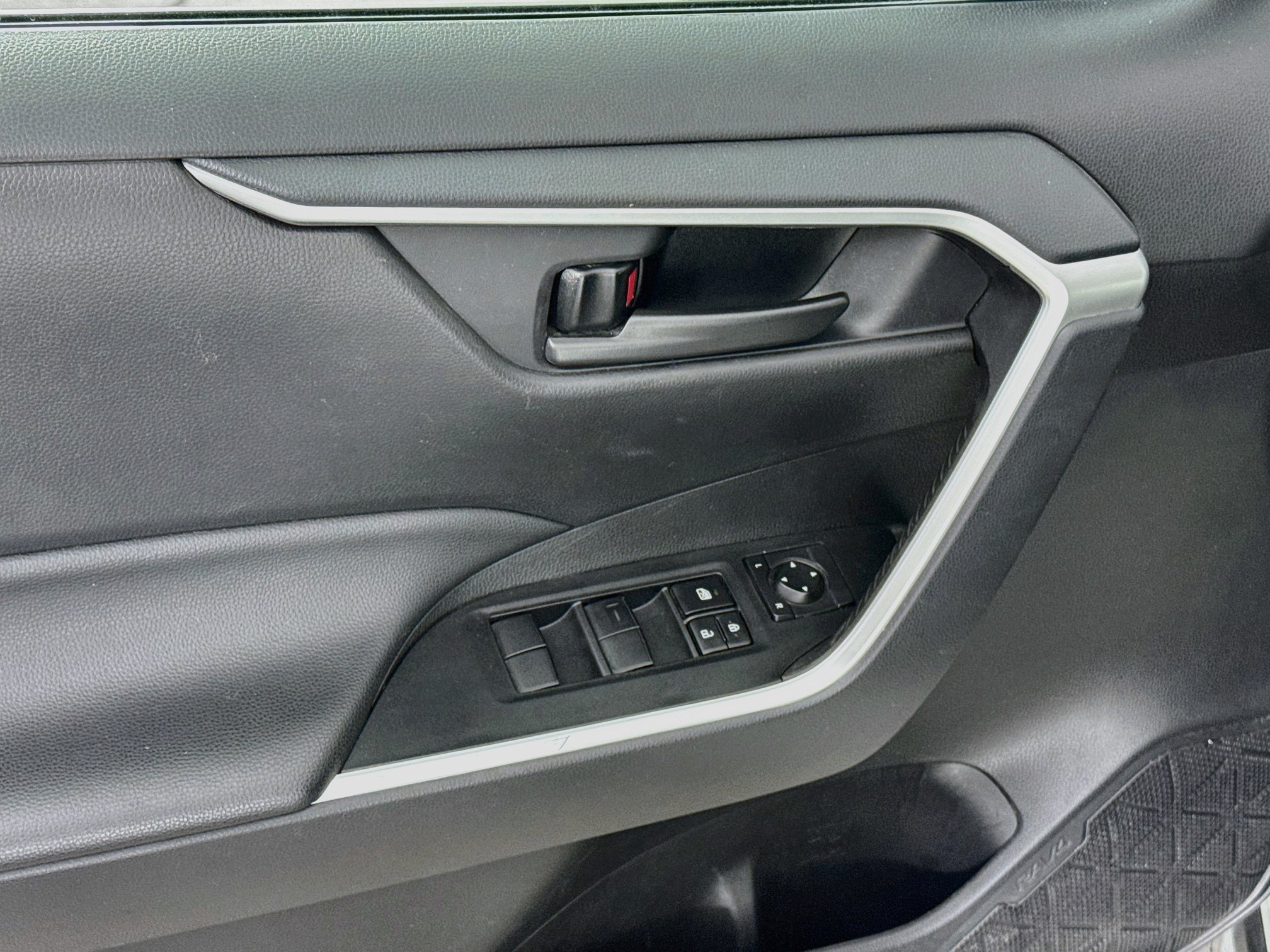 Certified 2025 Toyota RAV4 LE AWD/4WD image 17