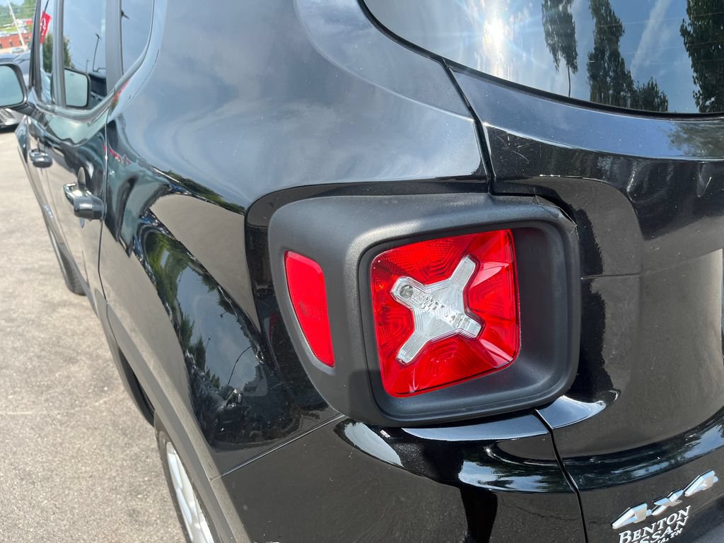 Used 2019 Jeep Renegade Latitude w/ Cold Weather Group AWD/4WD image 39