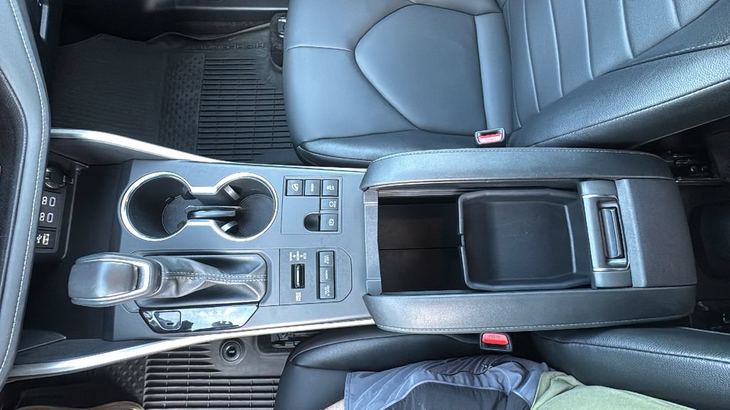 Used 2025 Toyota Highlander XLE AWD/4WD image 21