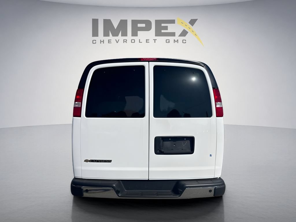 Used 2025 Chevrolet Express 3500 LT w/ LT Preferred Equipment Group RWD image 4