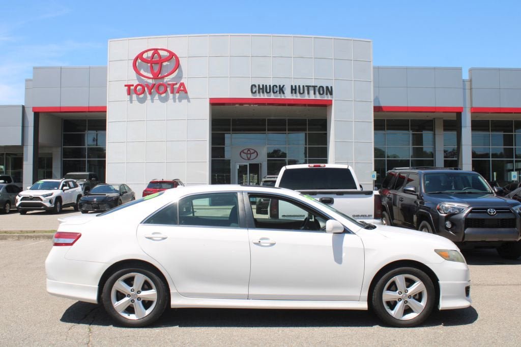Used 2011 Toyota Camry SE w/ SE Extra-Value Pkg #1 FWD image 1