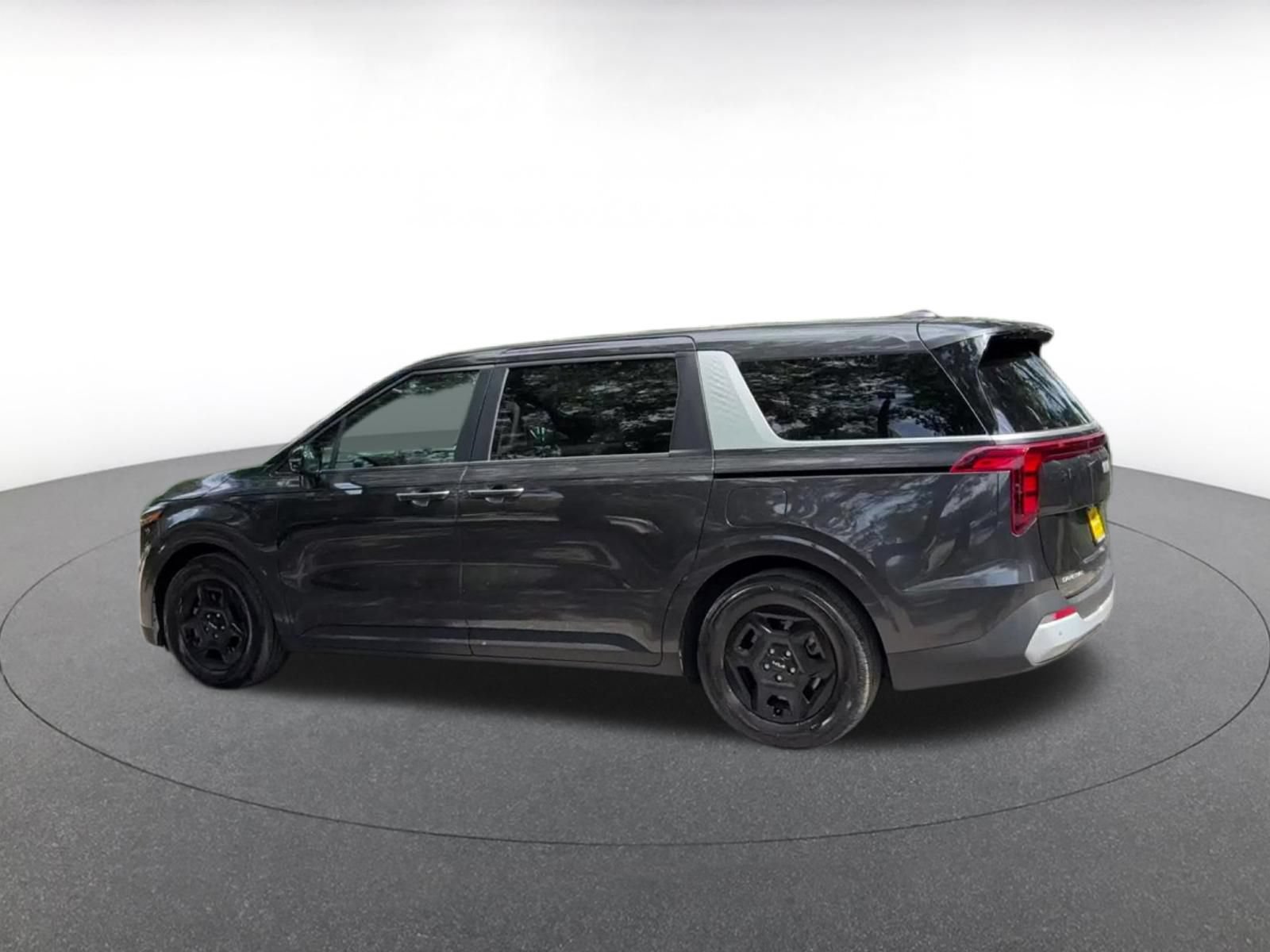 Used 2026 Kia Carnival FWD image 9