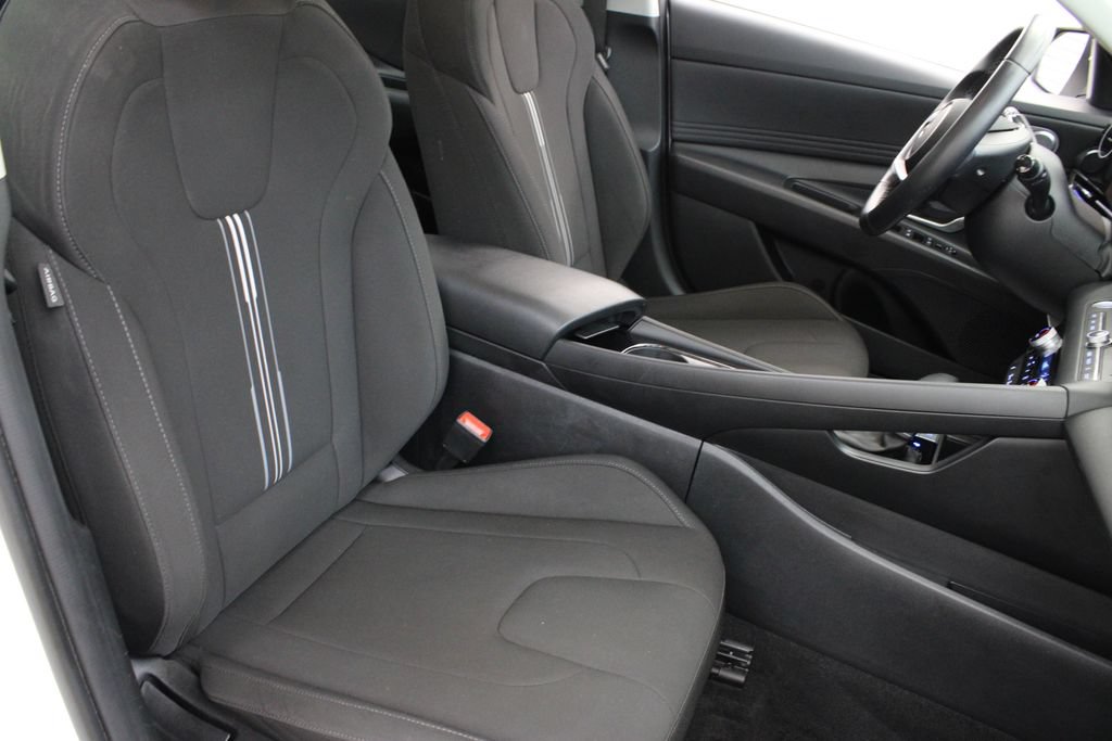 Used 2025 Hyundai Elantra SEL FWD image 24