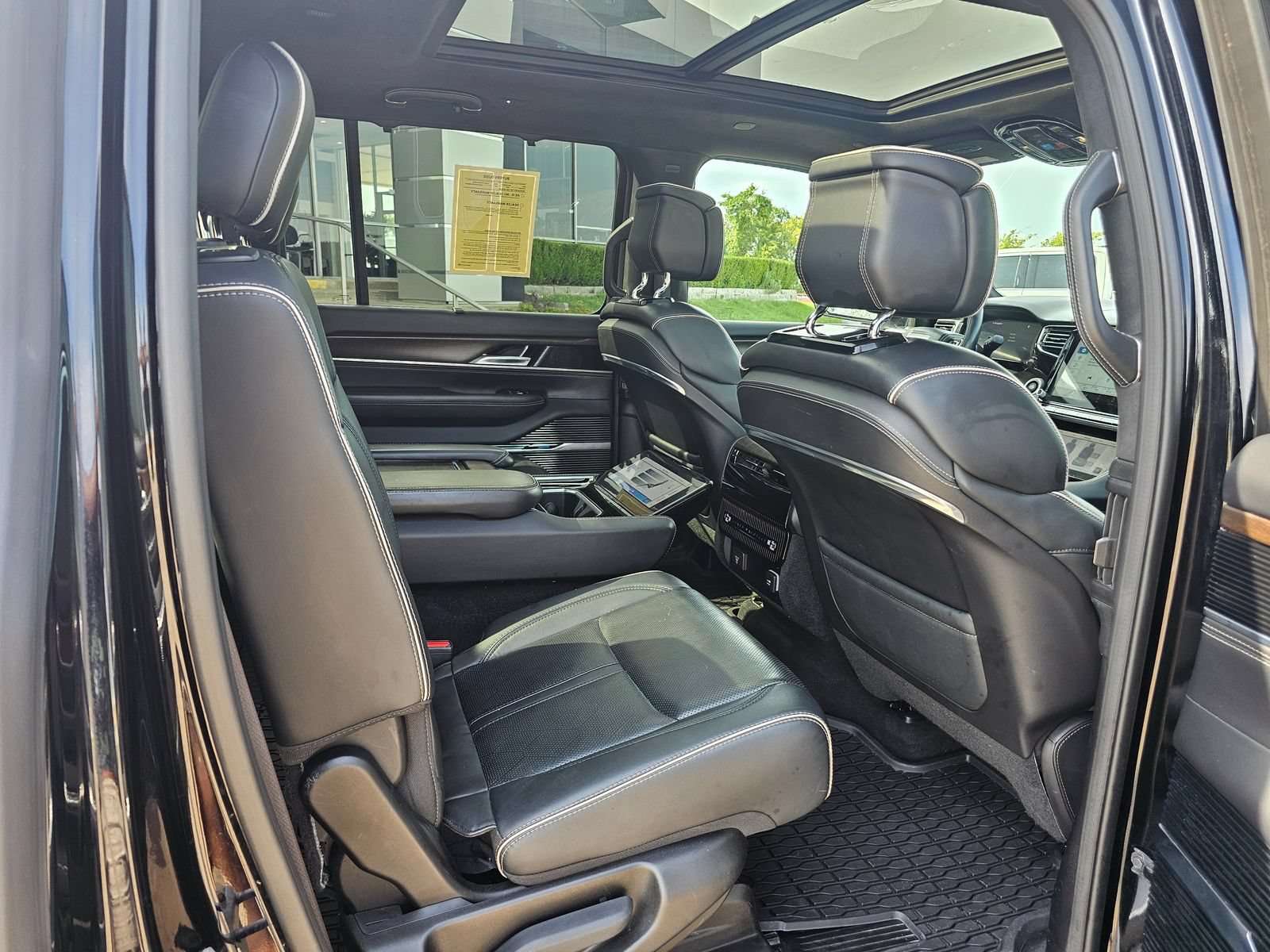 Used 2023 Jeep Grand Wagoneer Series II AWD/4WD image 44