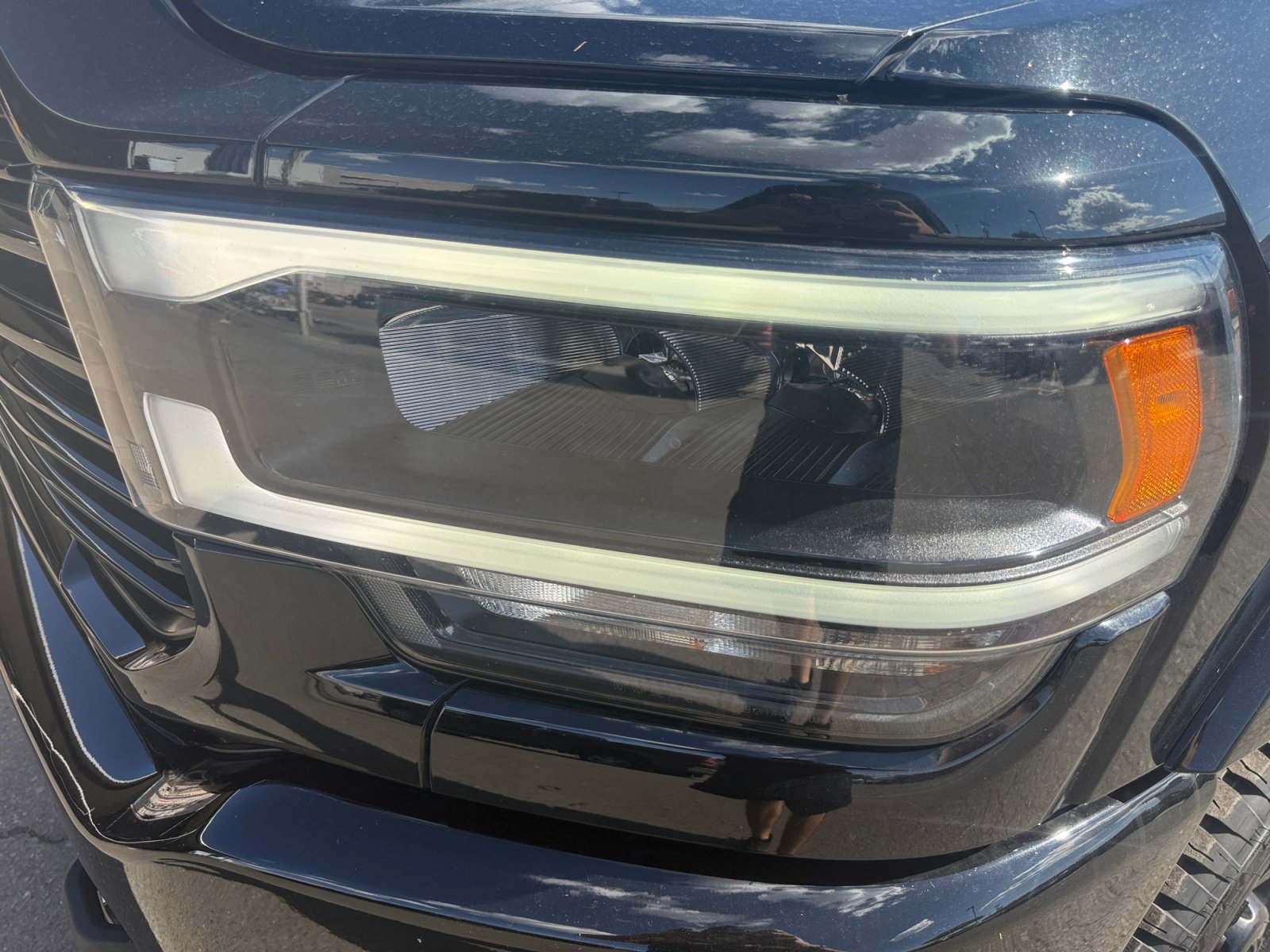 Used 2019 RAM 3500 Laramie w/ Black Appearance Package AWD/4WD image 9