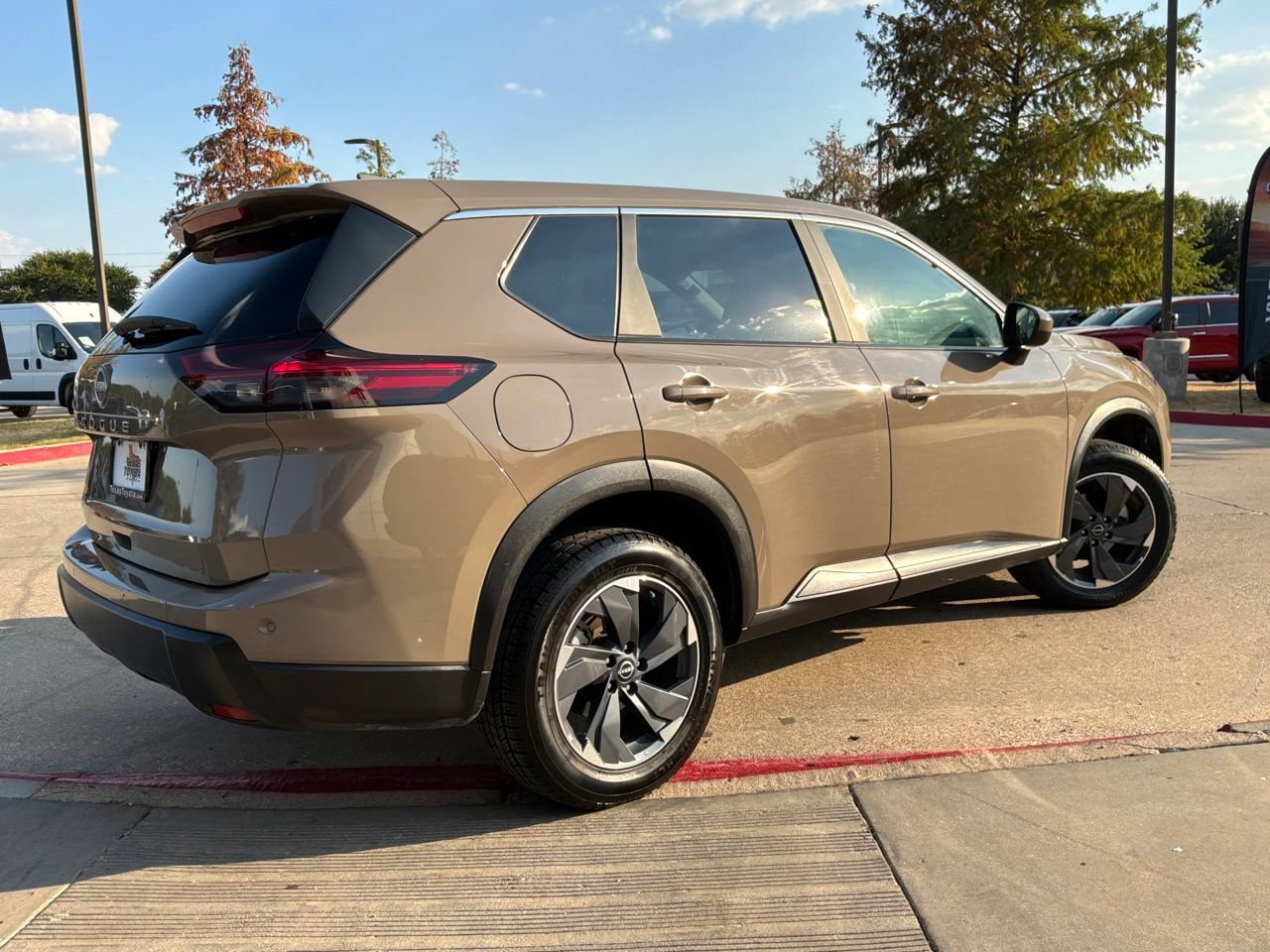Used 2025 Nissan Rogue SV FWD image 6