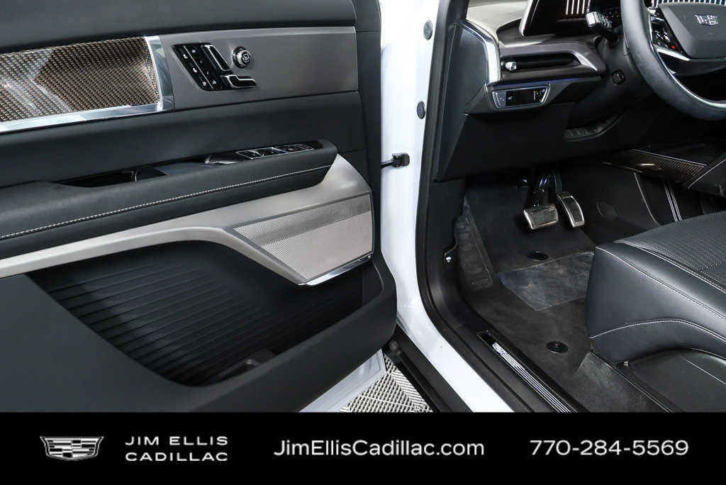Certified 2026 Cadillac Vistiq Luxury AWD/4WD image 6
