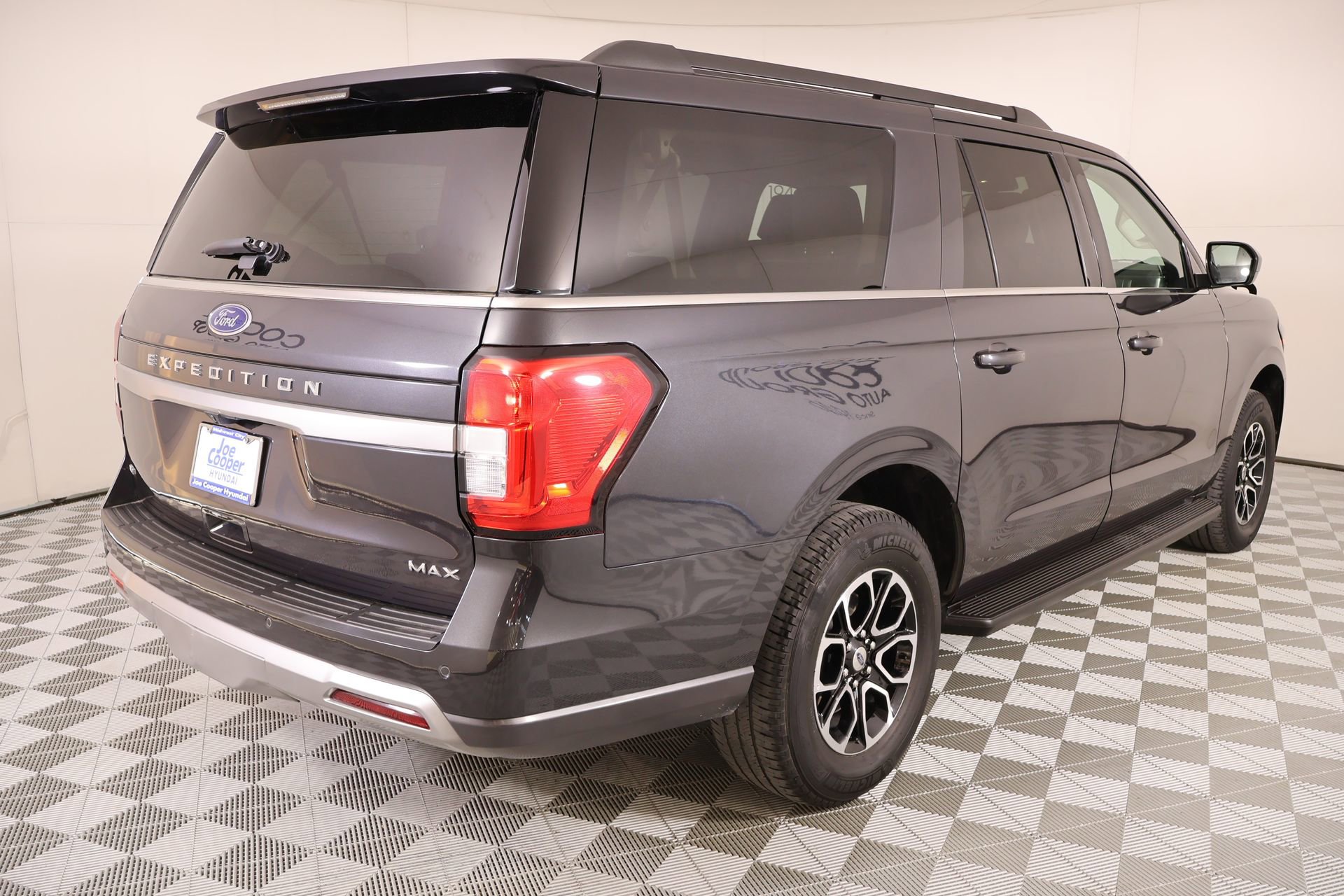 Used 2024 Ford Expedition Max XLT image 23