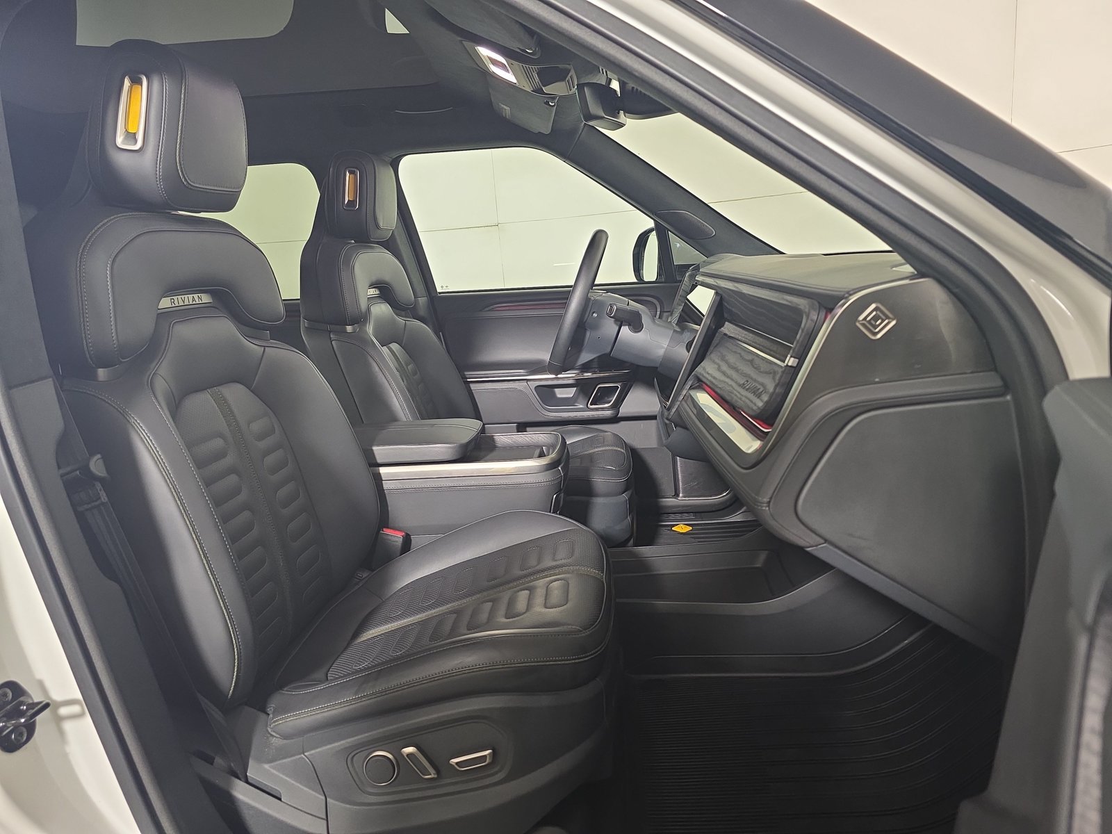 Used 2023 Rivian R1T Adventure Quad AWD/4WD image 23