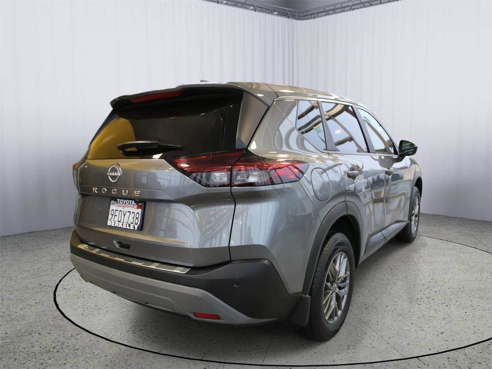 Used 2023 Nissan Rogue S image 8