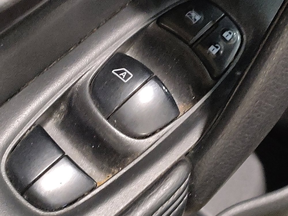 Used 2015 Nissan Rogue S FWD image 27