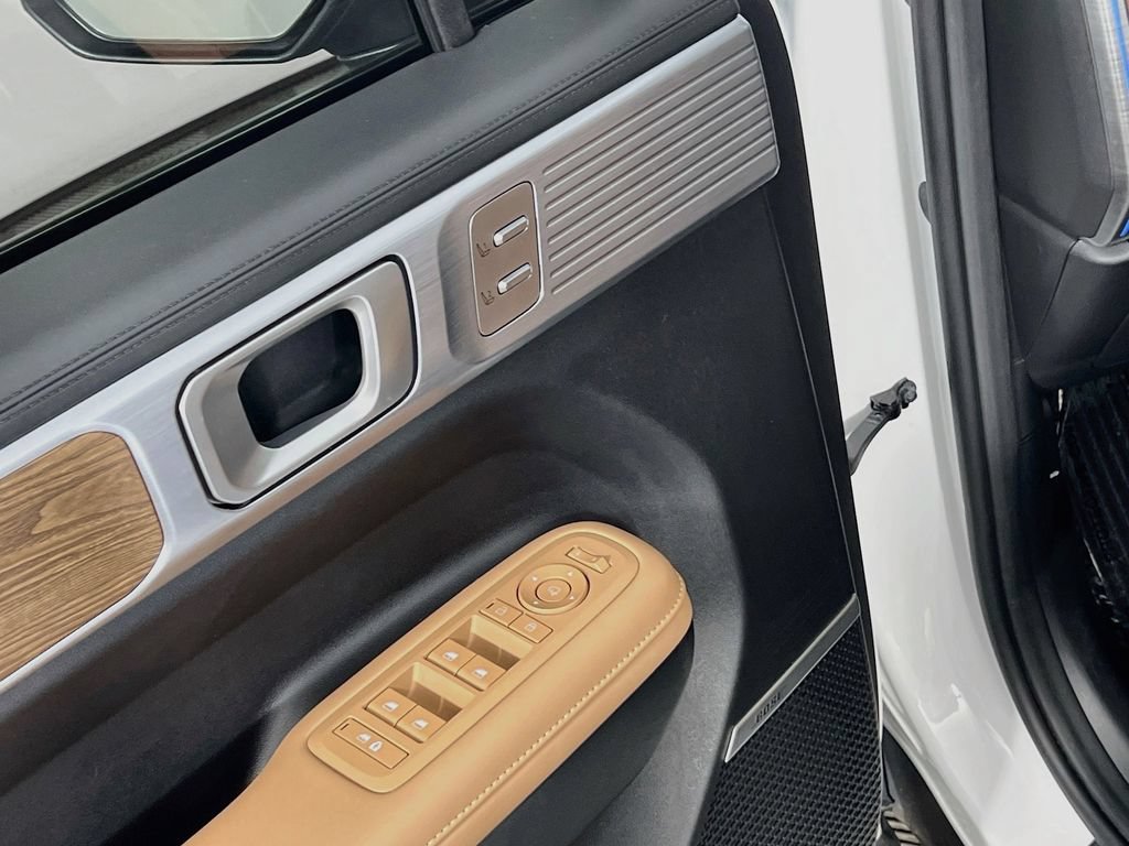 Certified 2025 Hyundai Santa Fe Limited AWD/4WD image 18