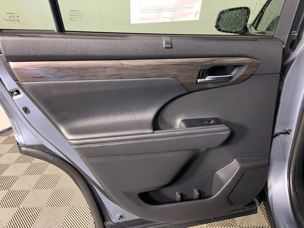 Used 2020 Toyota Highlander Platinum AWD/4WD image 21