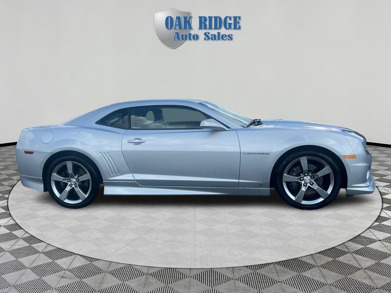 Used 2010 Chevrolet Camaro SS w/ LPO, Ground Effects Package RWD image 4