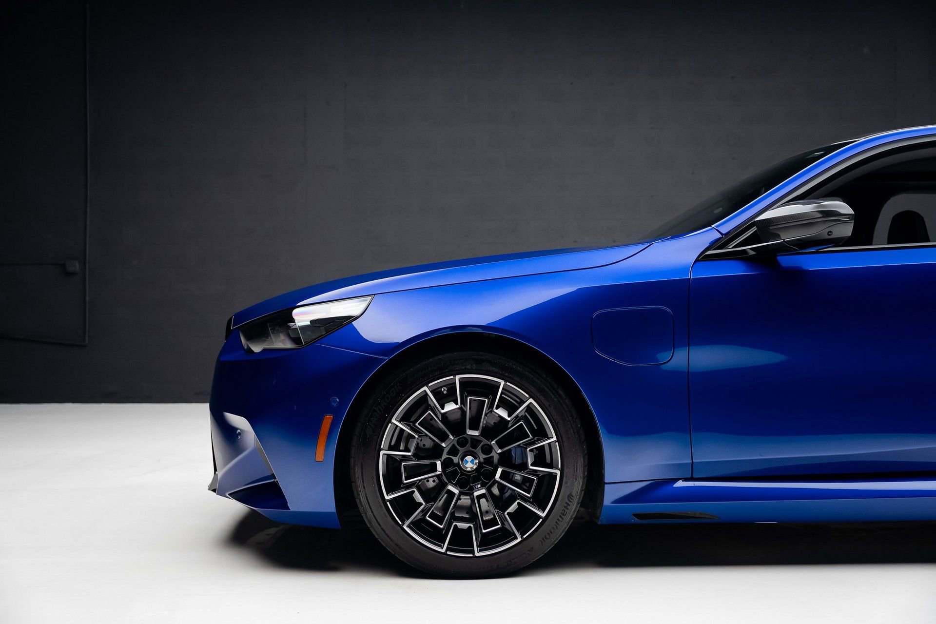 Used 2025 BMW M5 w/ Carbon Package image 18