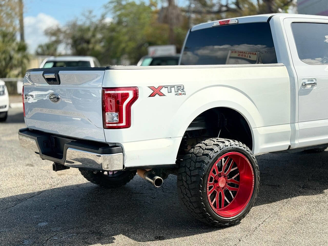 Used 2017 Ford F150 XLT w/ XTR Package image 9