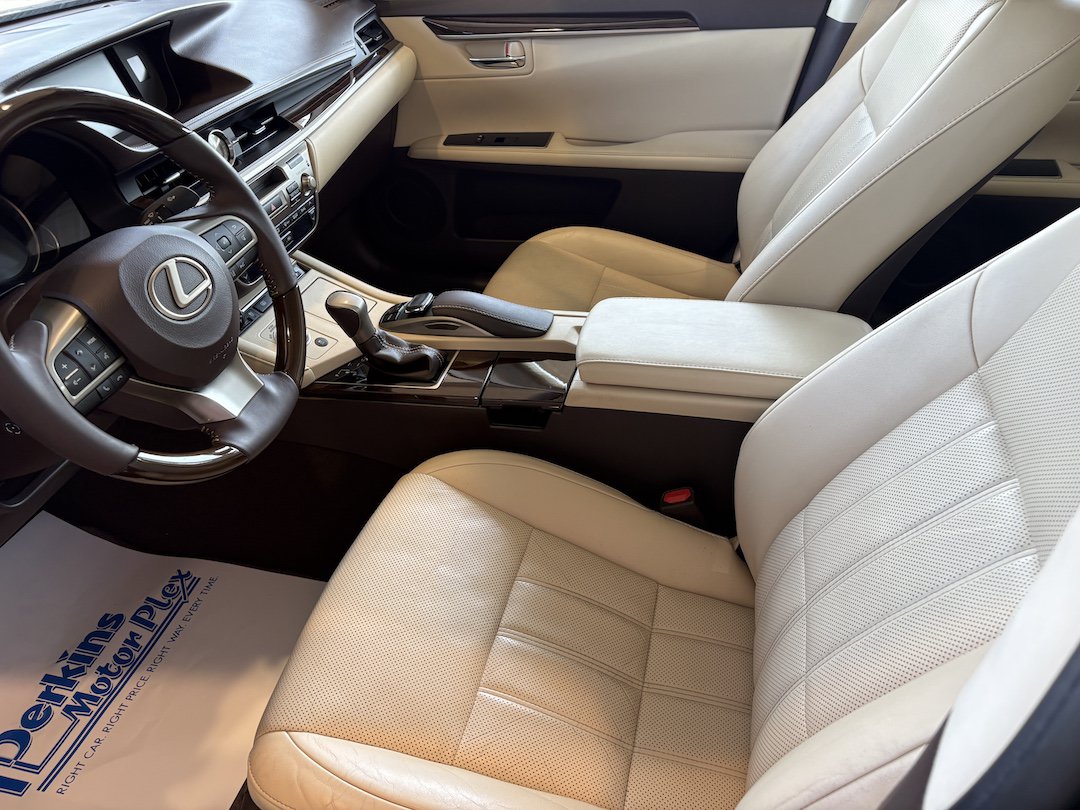 Used 2016 Lexus ES 350 w/ Luxury Package w/Wood Trim FWD image 25