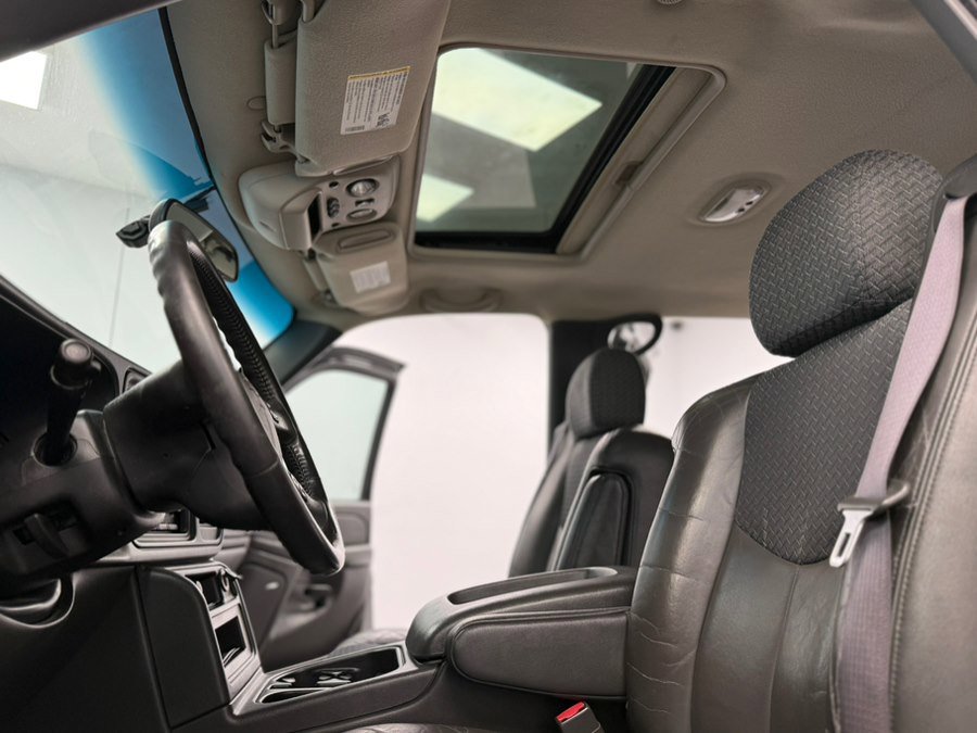 Used 2003 Chevrolet Avalanche 4x4 w/ Suspension Package, Off-Road image 38