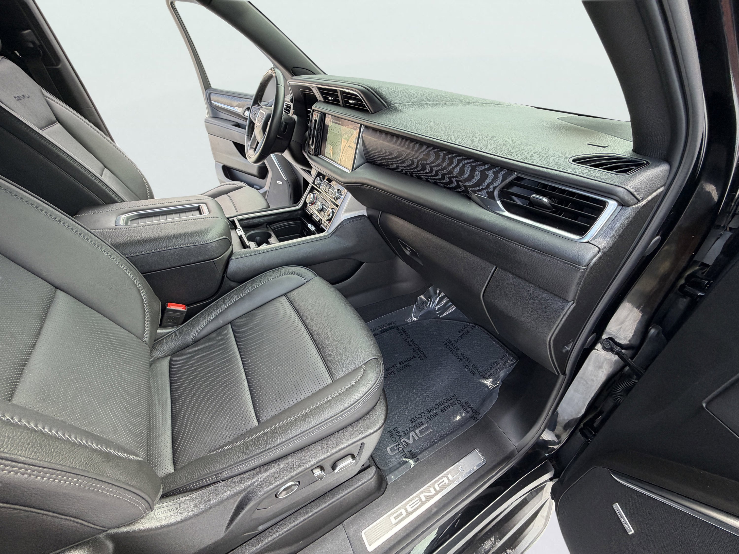 Used 2024 GMC Yukon XL Denali w/ Advanced Technology Package image 32