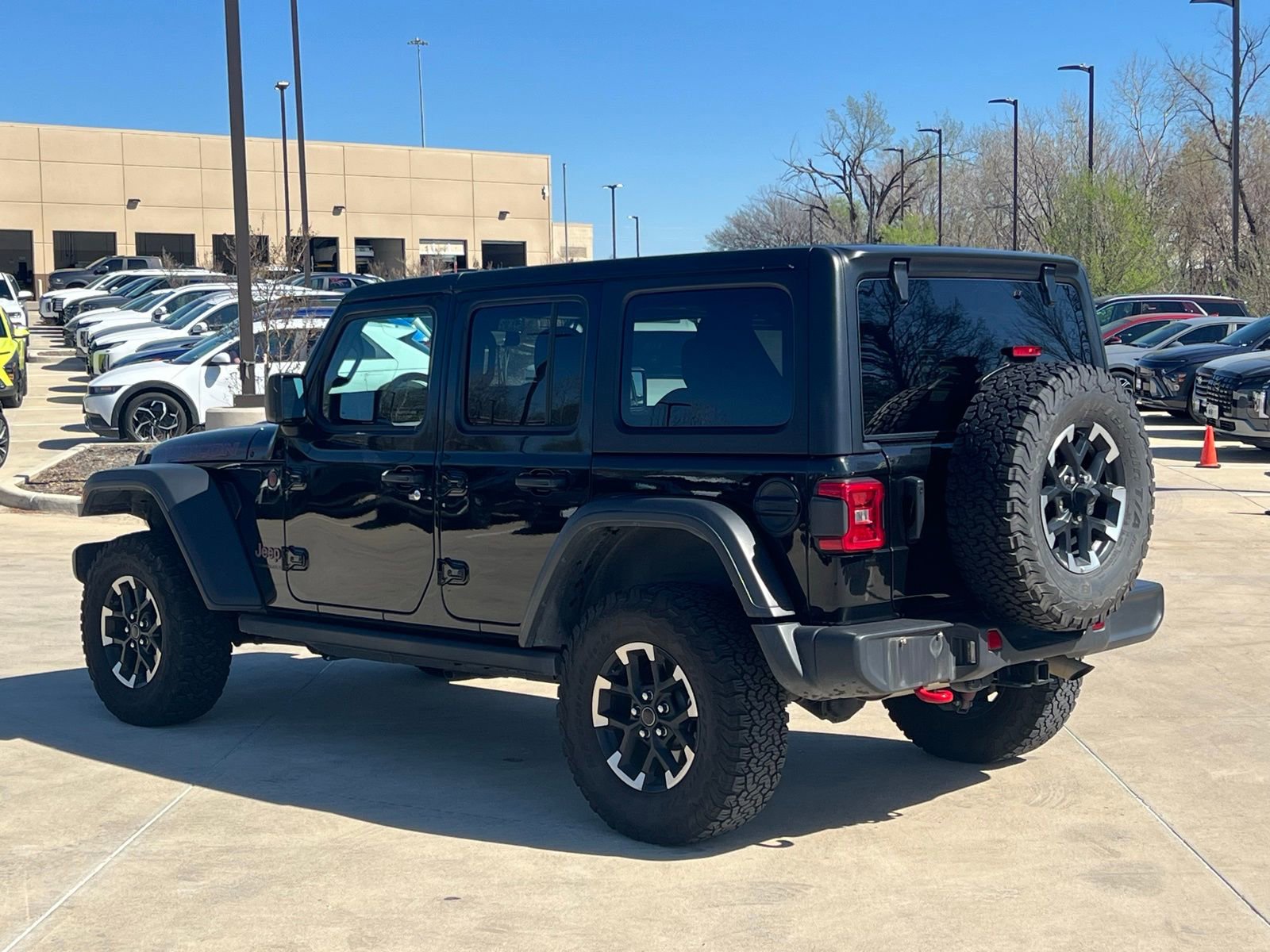 Used 2025 Jeep Wrangler Unlimited Rubicon image 10