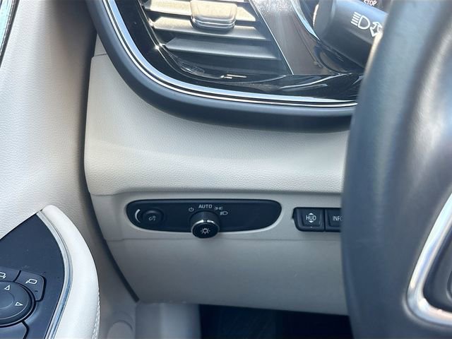 Used 2023 Buick Envision Avenir image 33