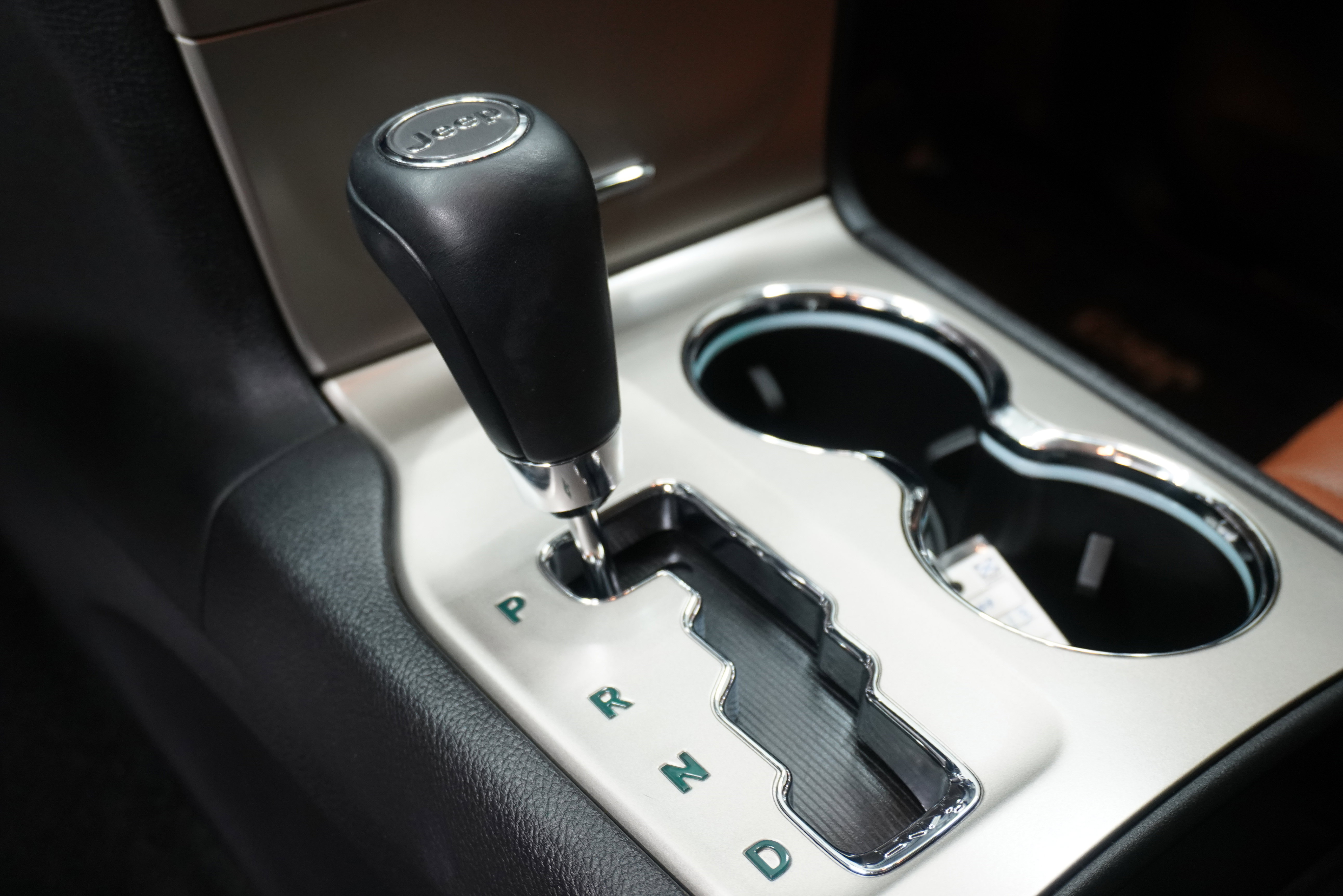 Used 2013 Jeep Grand Cherokee Overland Summit image 21