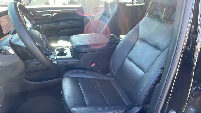 Used 2025 Chevrolet Tahoe Z71 AWD/4WD image 12