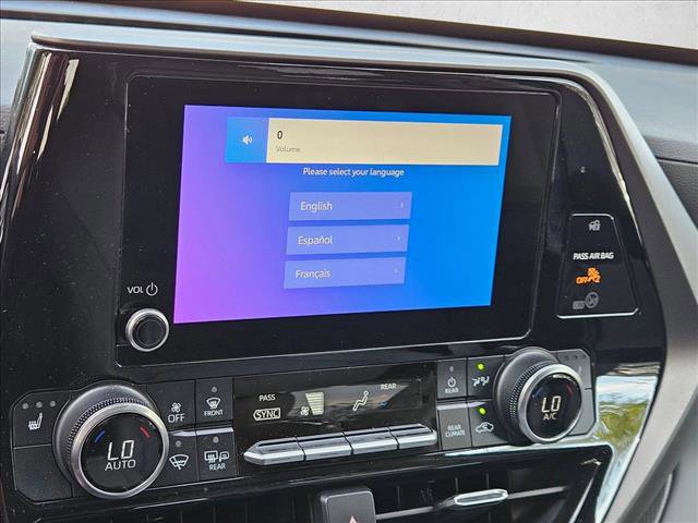Used 2023 Toyota Highlander XLE AWD/4WD image 12