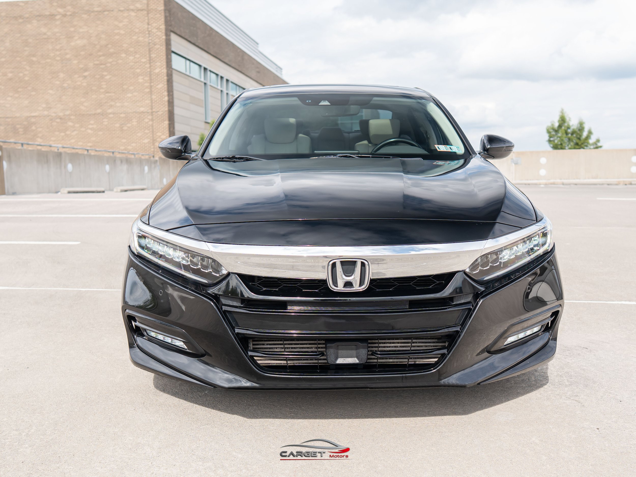 Used 2018 Honda Accord Touring image 2
