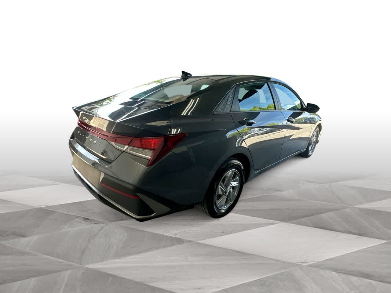 Used 2026 Hyundai Elantra SE FWD image 8