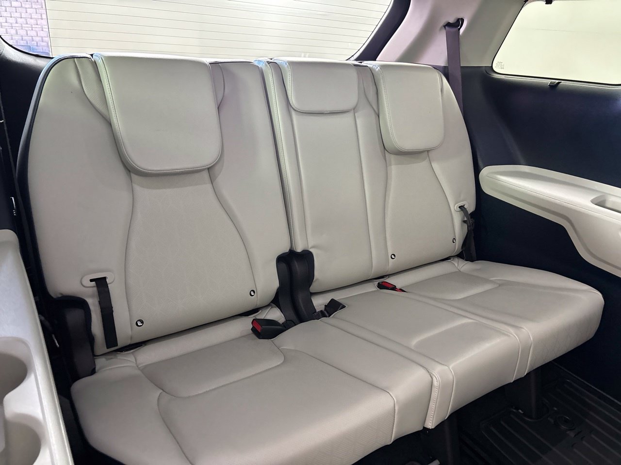 Used 2025 Kia Carnival SX FWD image 27