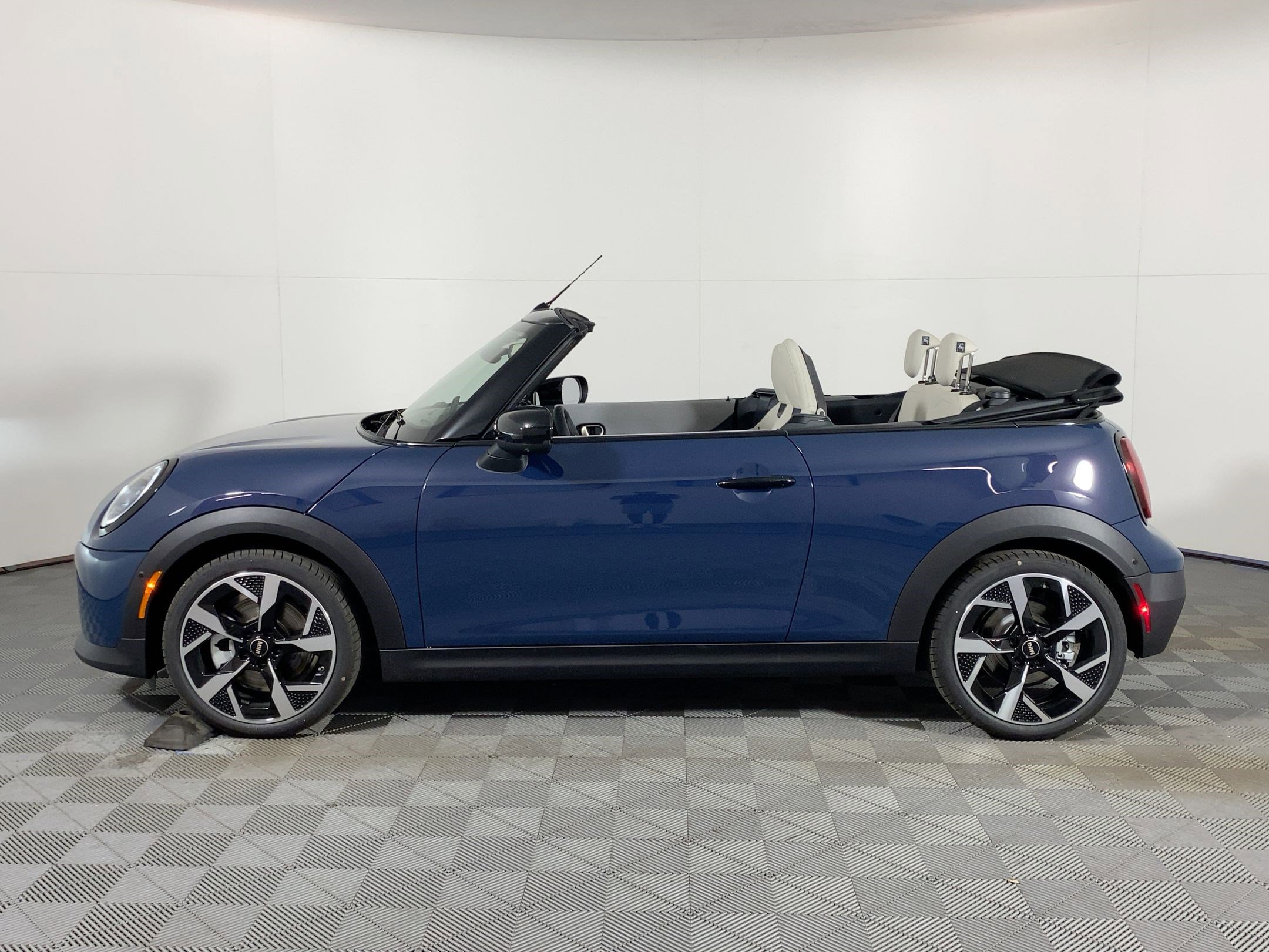 New 2026 MINI Cooper S image 2