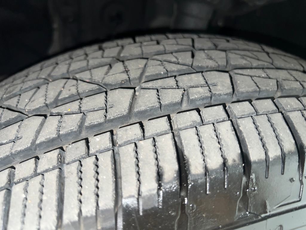 Used 2020 Toyota Highlander XLE image 31