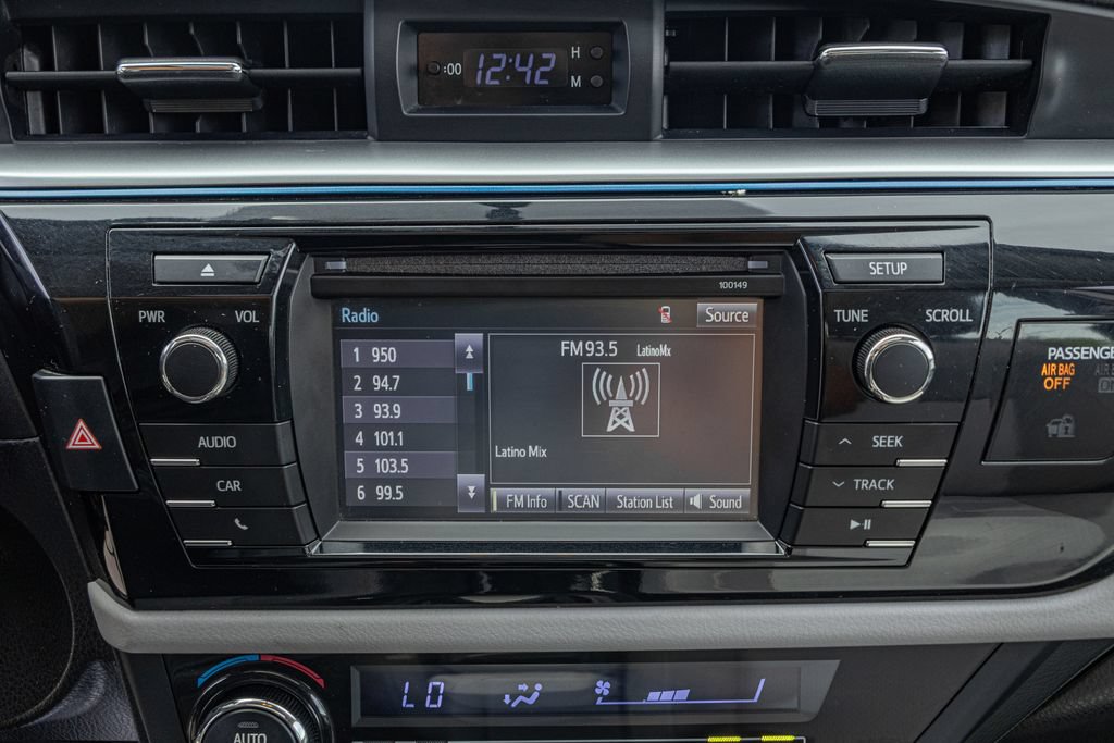 Used 2015 Toyota Corolla LE FWD image 17