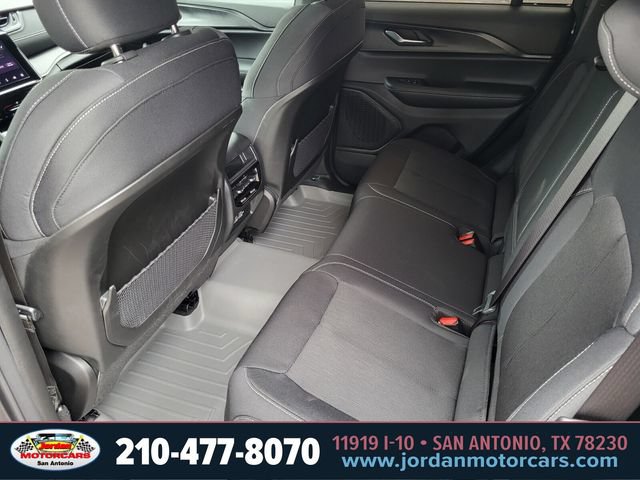 Used 2025 Jeep Grand Cherokee Laredo X RWD image 17