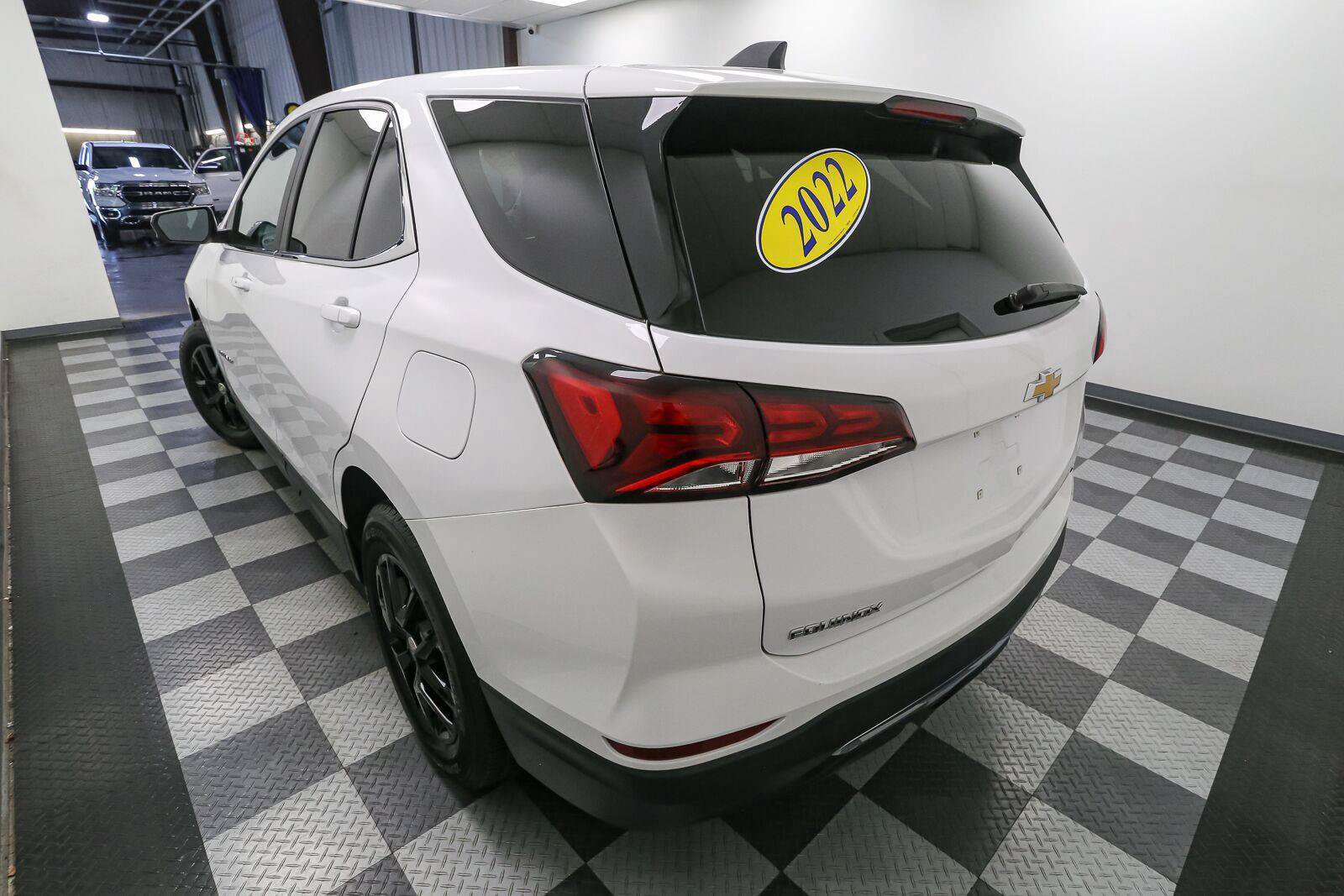 Used 2022 Chevrolet Equinox LT AWD/4WD image 10