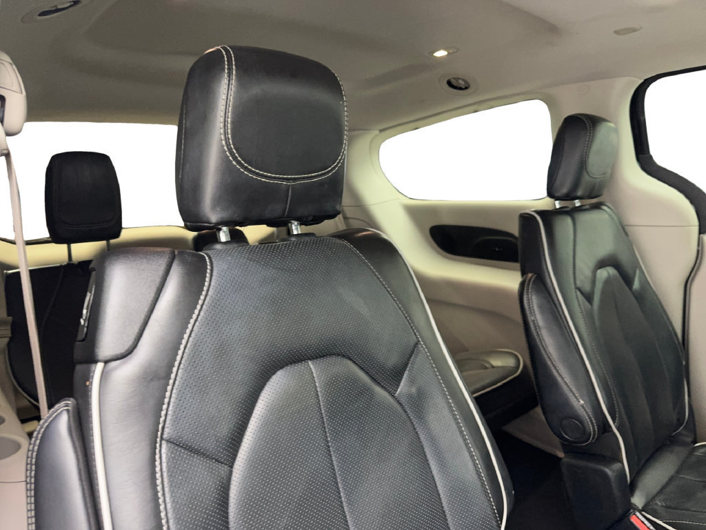 Used 2022 Chrysler Pacifica Limited FWD image 46