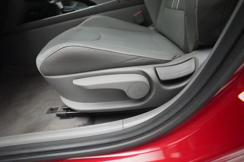 Used 2024 Hyundai Elantra Blue image 28