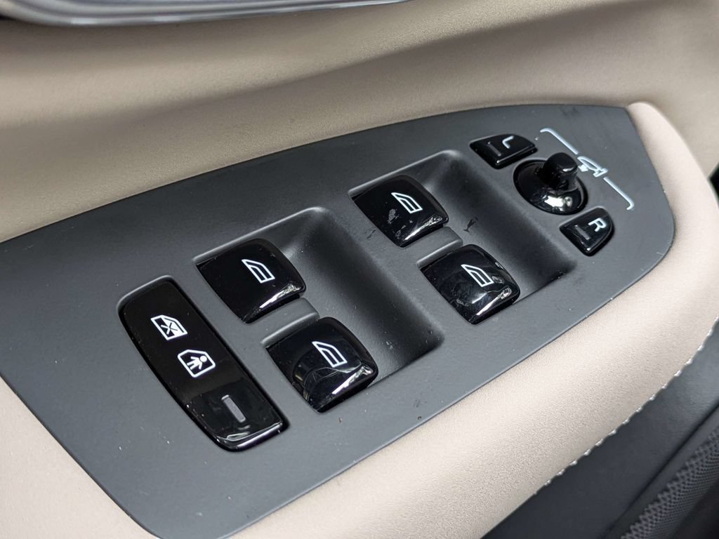 Certified 2026 Volvo XC90 B6 Ultra w/ Protection Package AWD/4WD image 27