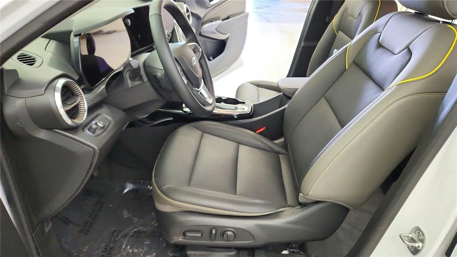 Used 2025 Chevrolet Trax ACTIV w/ Driver Confidence Package image 24