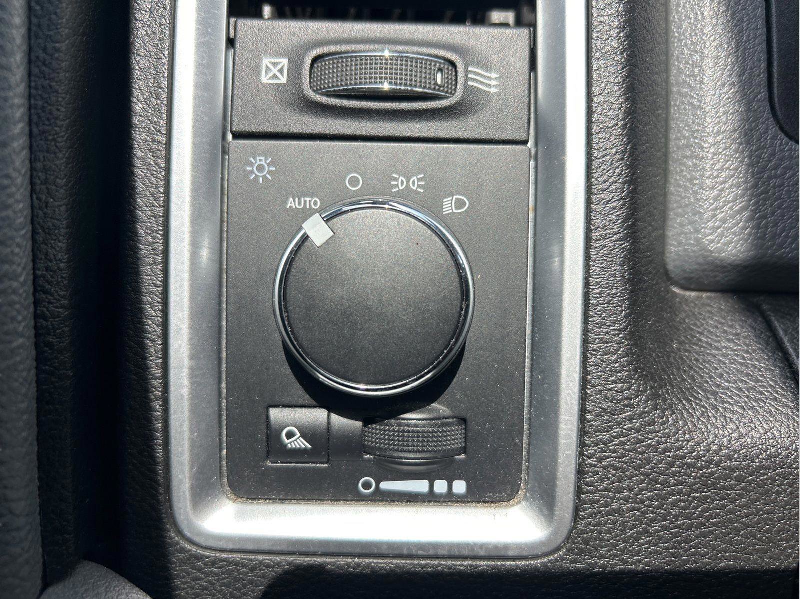 Used 2020 RAM 1500 Classic SLT RWD image 25