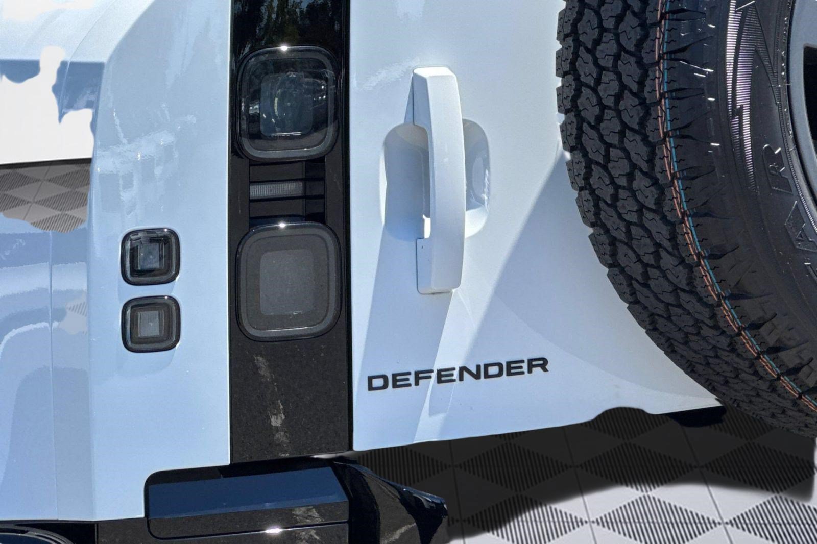 New 2026 Land Rover Defender 110 X-Dynamic SE AWD/4WD image 26