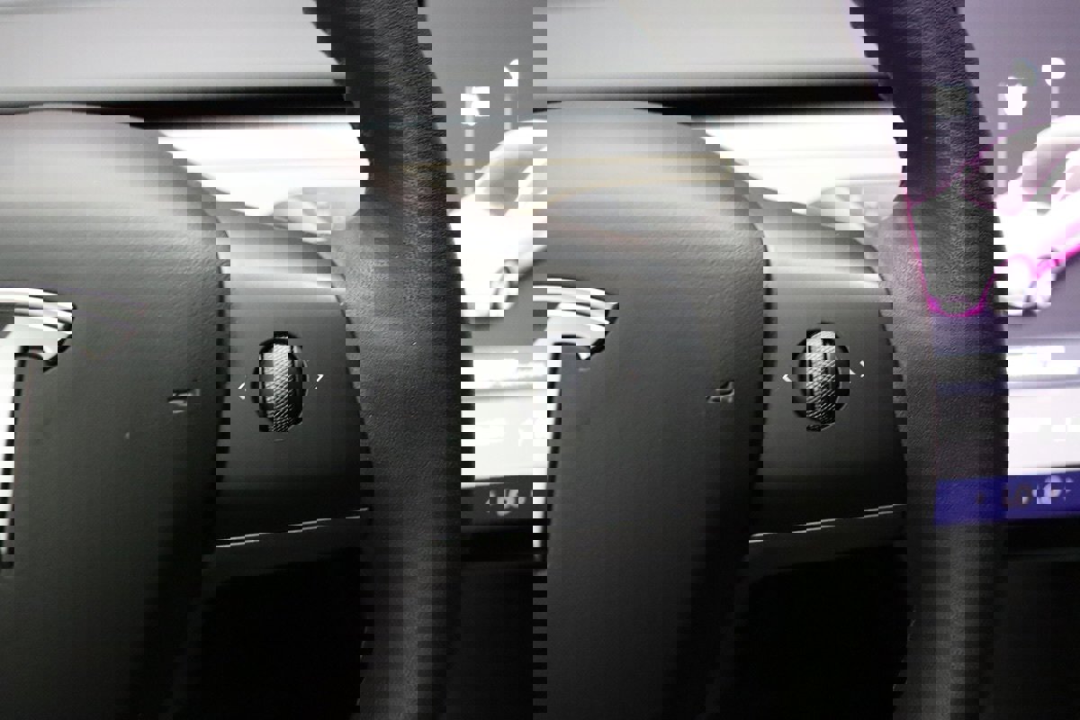 Used 2023 Tesla Model Y Performance image 35