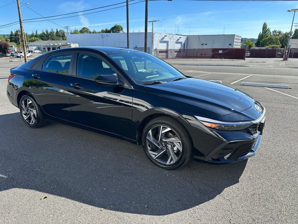 Certified 2025 Hyundai Elantra SEL FWD image 8