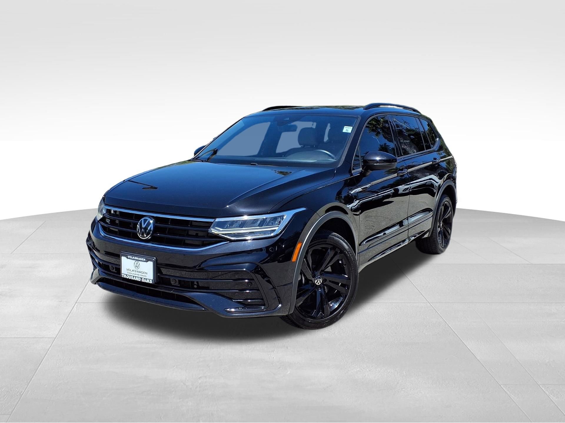 Used 2023 Volkswagen Tiguan SE R-Line FWD image 1