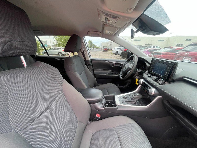 Used 2022 Toyota RAV4 LE AWD/4WD image 3