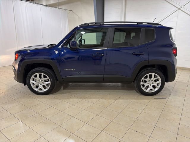 Used 2017 Jeep Renegade Latitude AWD/4WD image 2